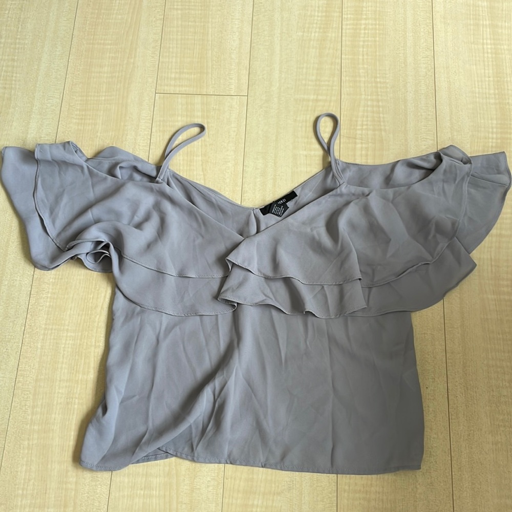 Grey top